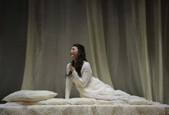 Hiromi Omura as Desdemona in Opera de Montreal's Otello. Photo: Yves Renaud