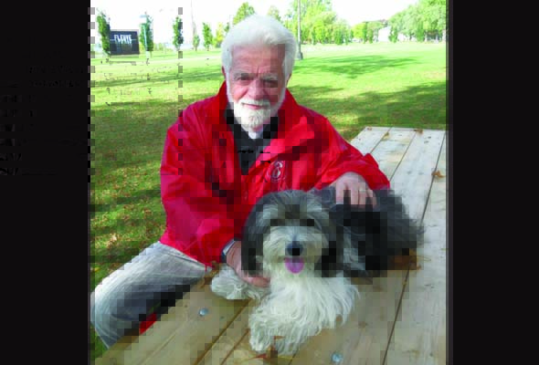 Montreal Gazette editorial cartoonist Terry (Aislin) Mosher with Sparky. (Photo by Barbara Moser)